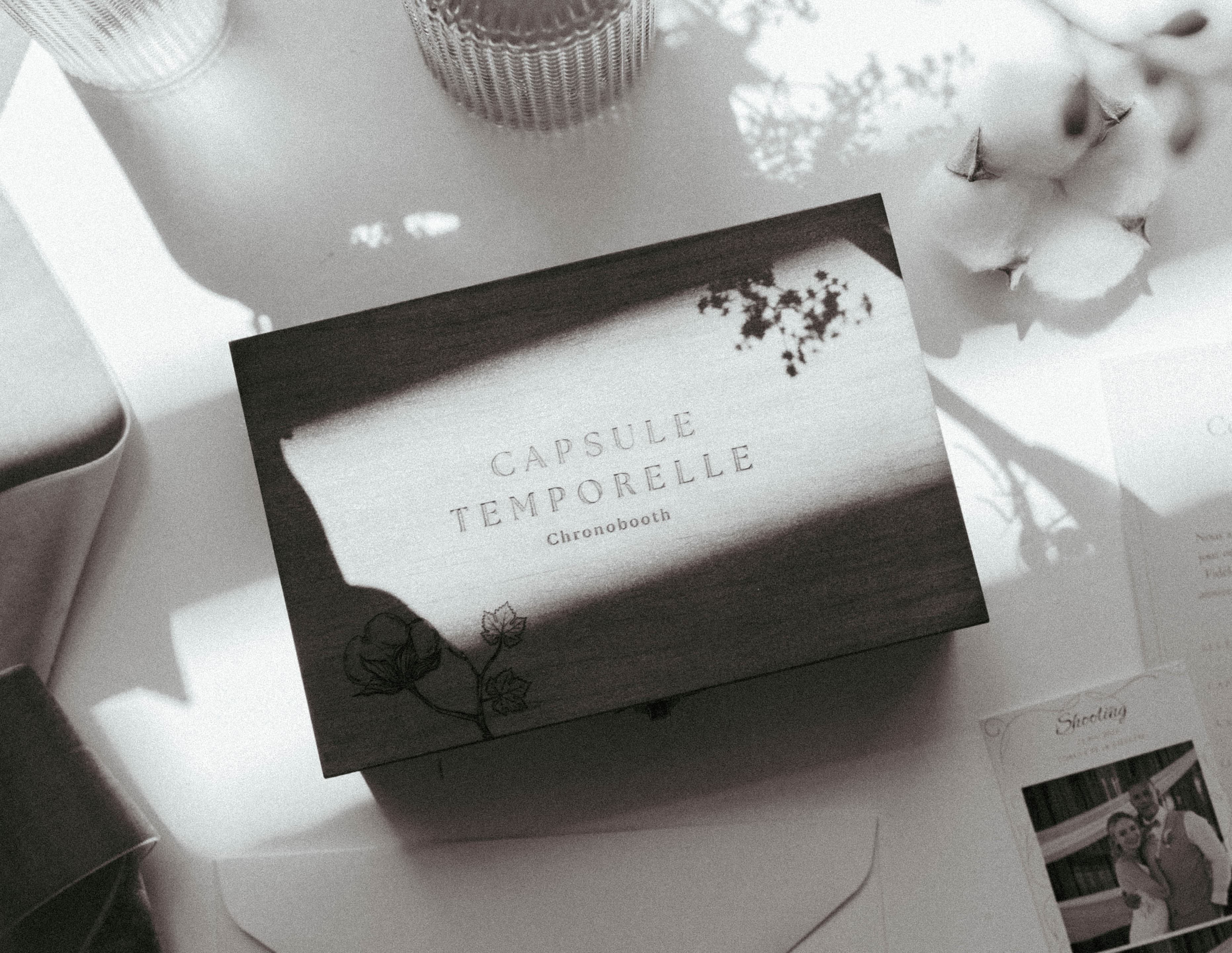 Coffret capsule temporelle Chronobooth avec clé USB scellée pour mariage à Nantes