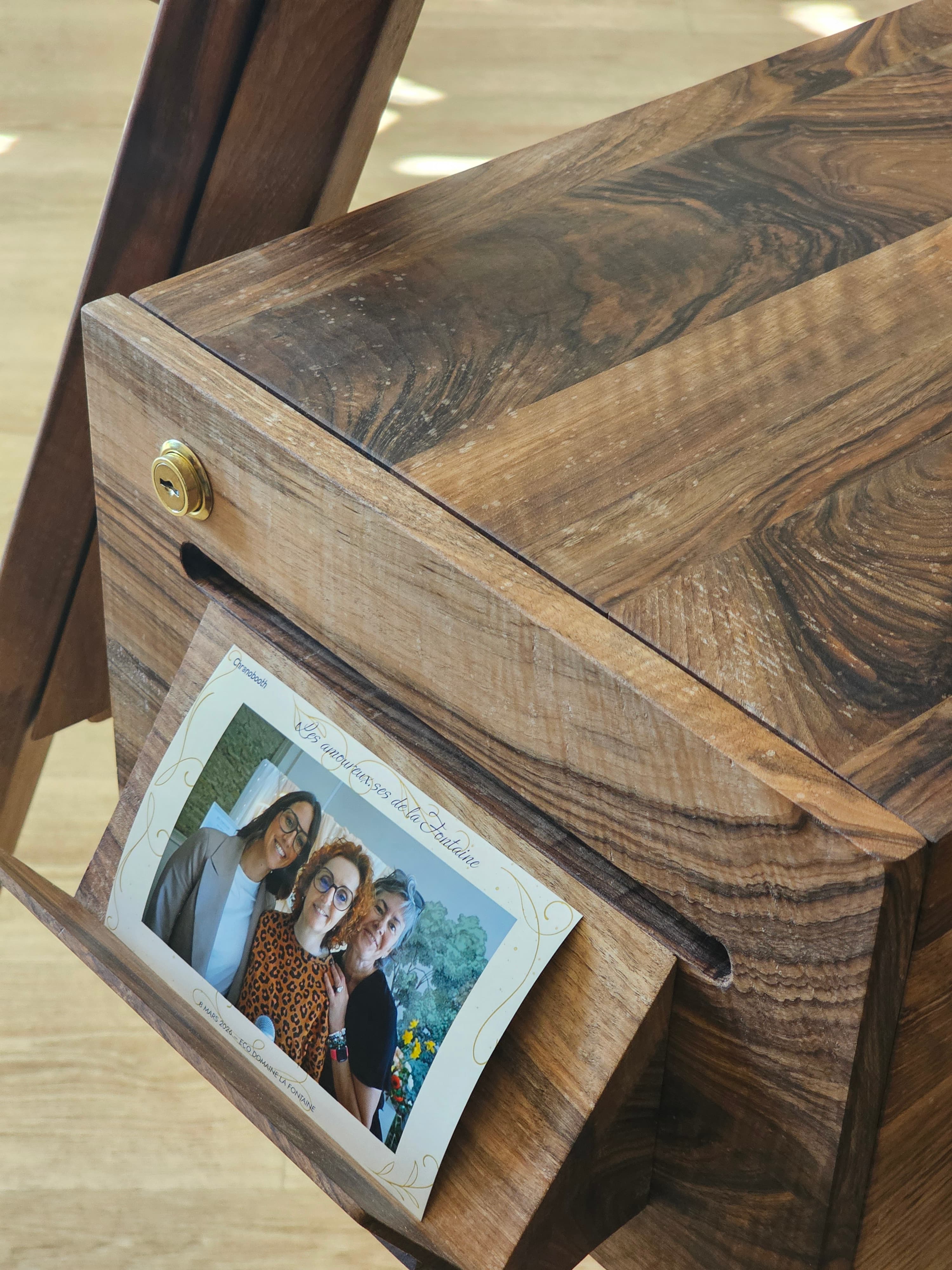 Imprimante photobooth en bois massif fait main - Chronobooth